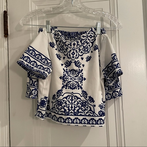 Blue and white set, short sleeve crop and shorts - Picture 2 of 3